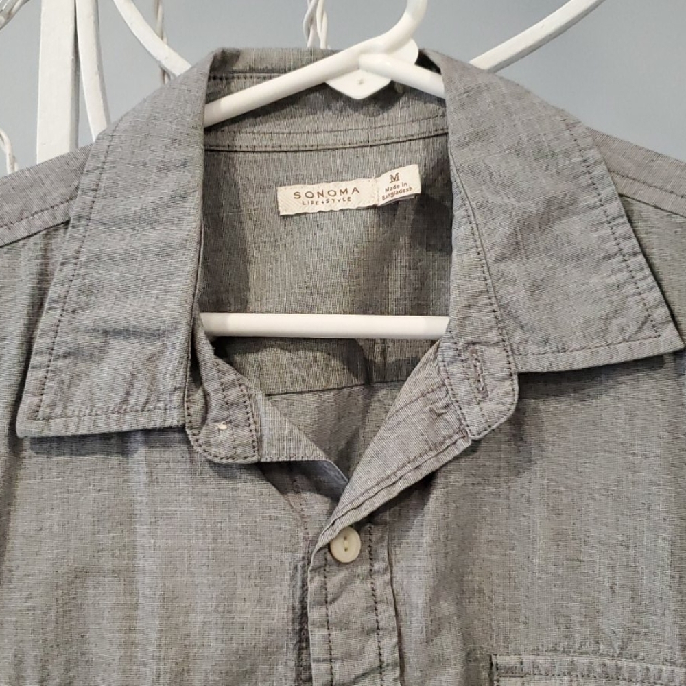 Short sleeve buttondown shirt